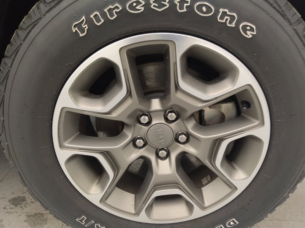 Used 2020 Jeep Cherokee Trailhawk w/ Cold Weather Group image 31