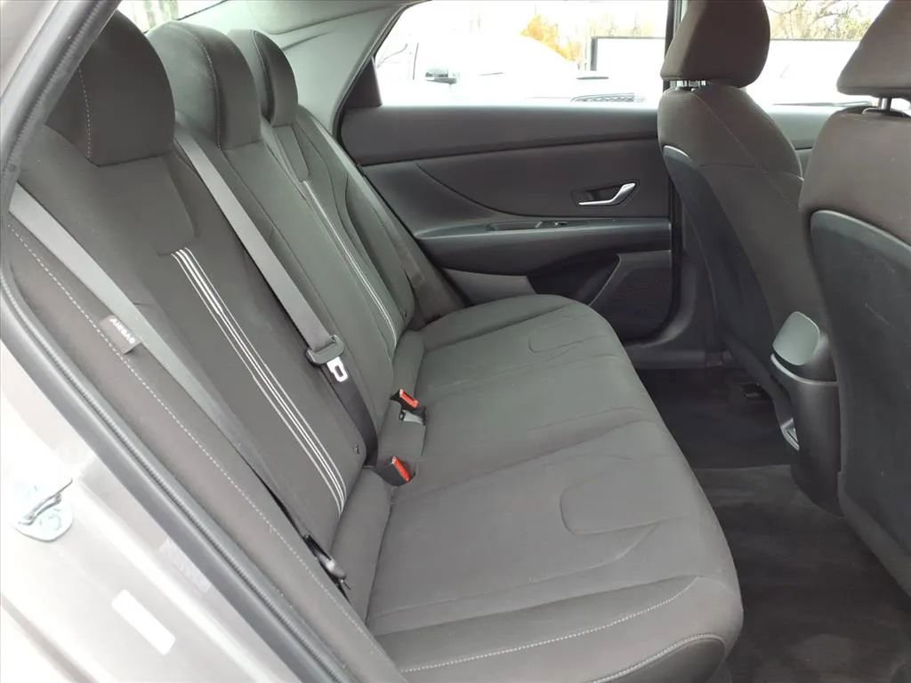 Used 2024 Hyundai Elantra SEL image 16