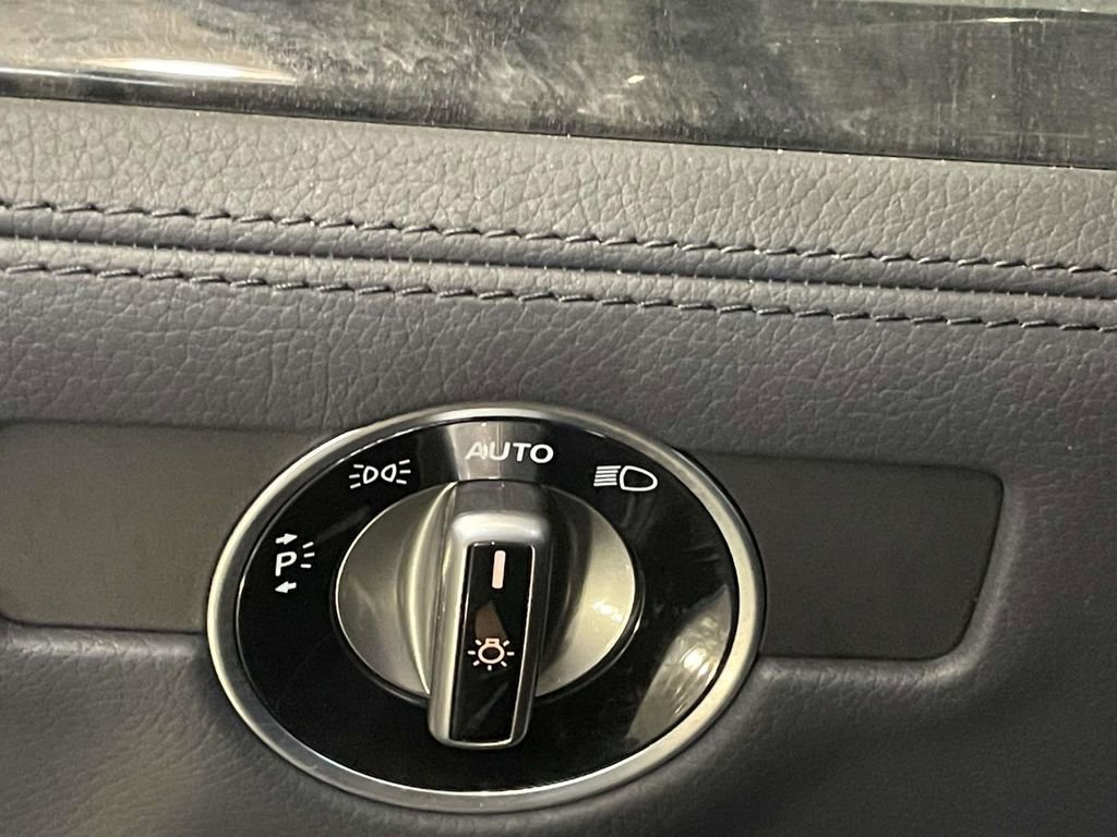 Used 2019 Mercedes-Benz SL 550 image 32