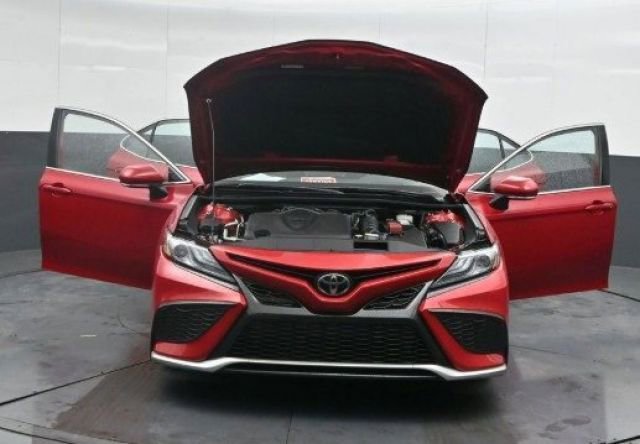 Used 2021 Toyota Camry XSE image 9