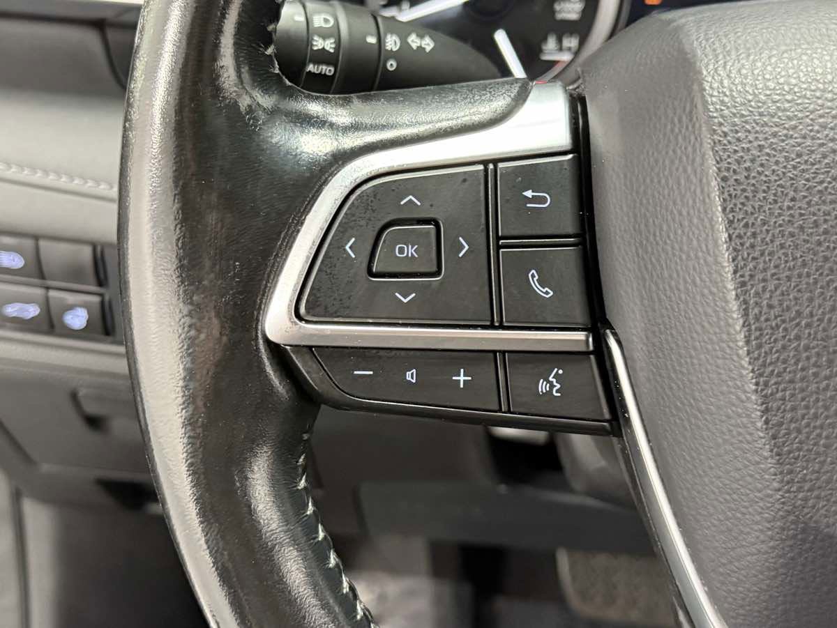 Used 2021 Toyota Highlander Limited image 18