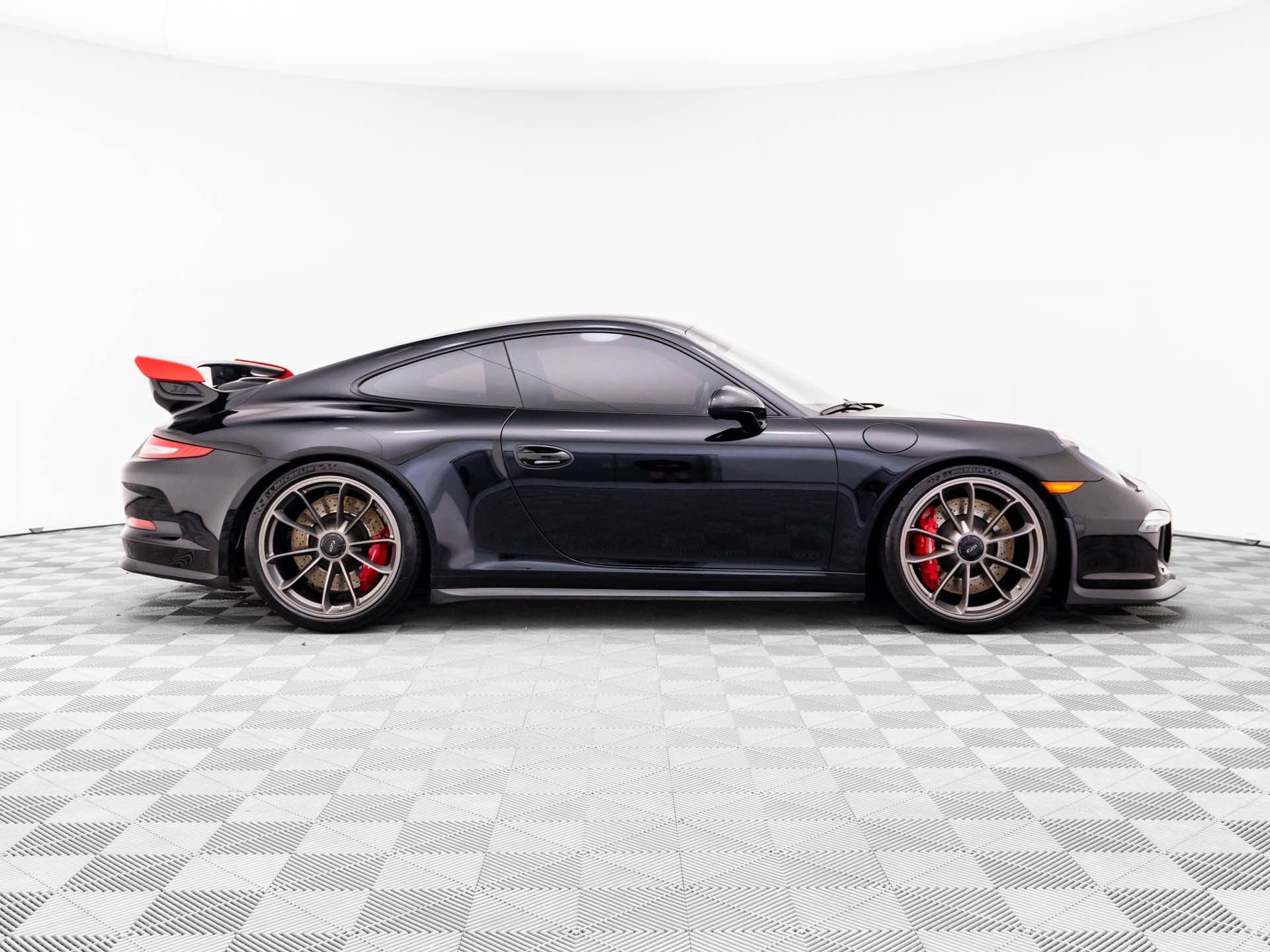 Used 2014 Porsche 911 GT3 w/ Carbon Interior Package RWD image 7