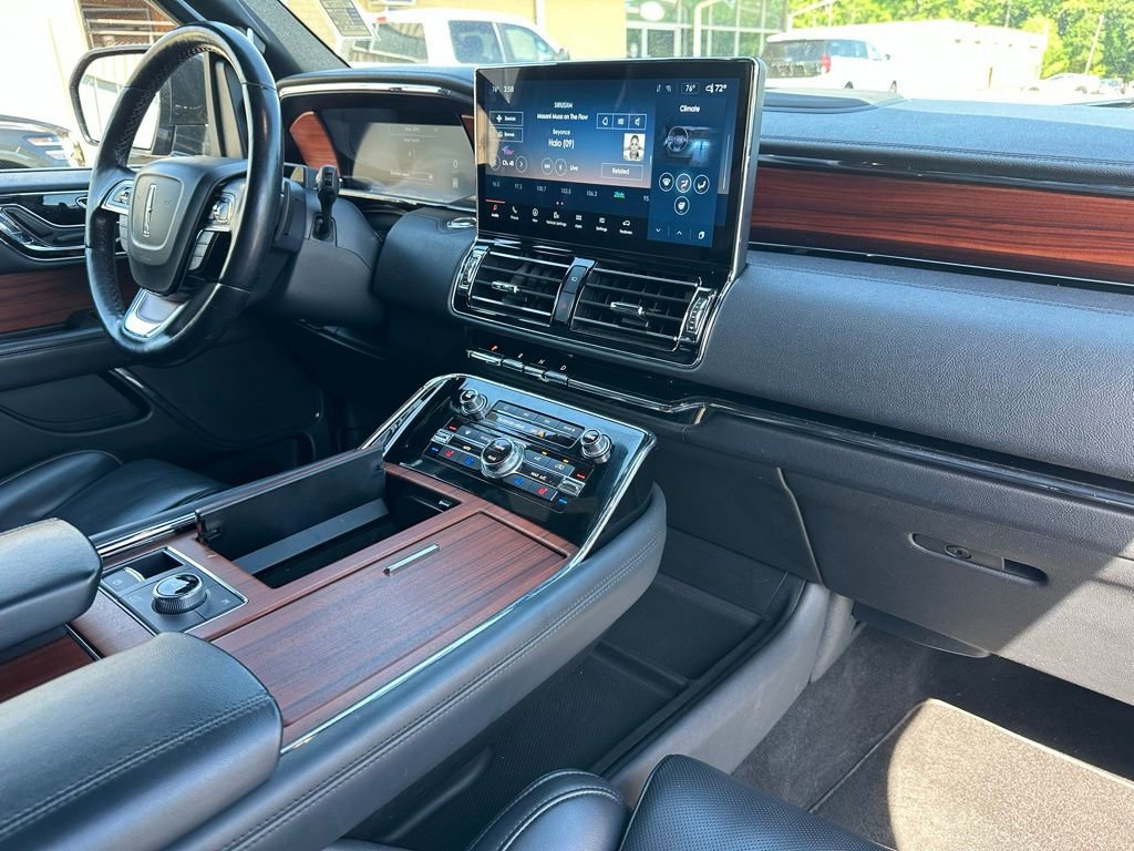 Used 2024 Lincoln Navigator L 4WD image 17