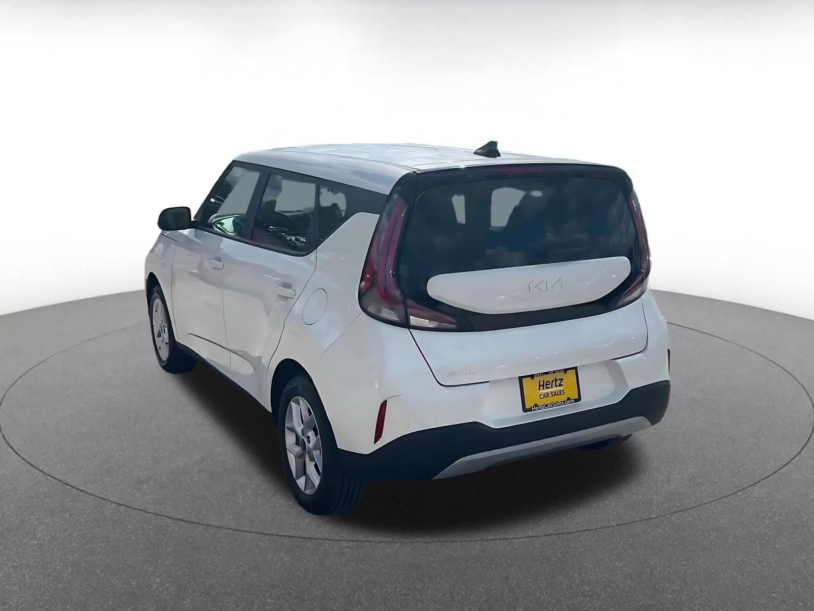 Used 2025 Kia Soul LX w/ LX Technology Package FWD image 11