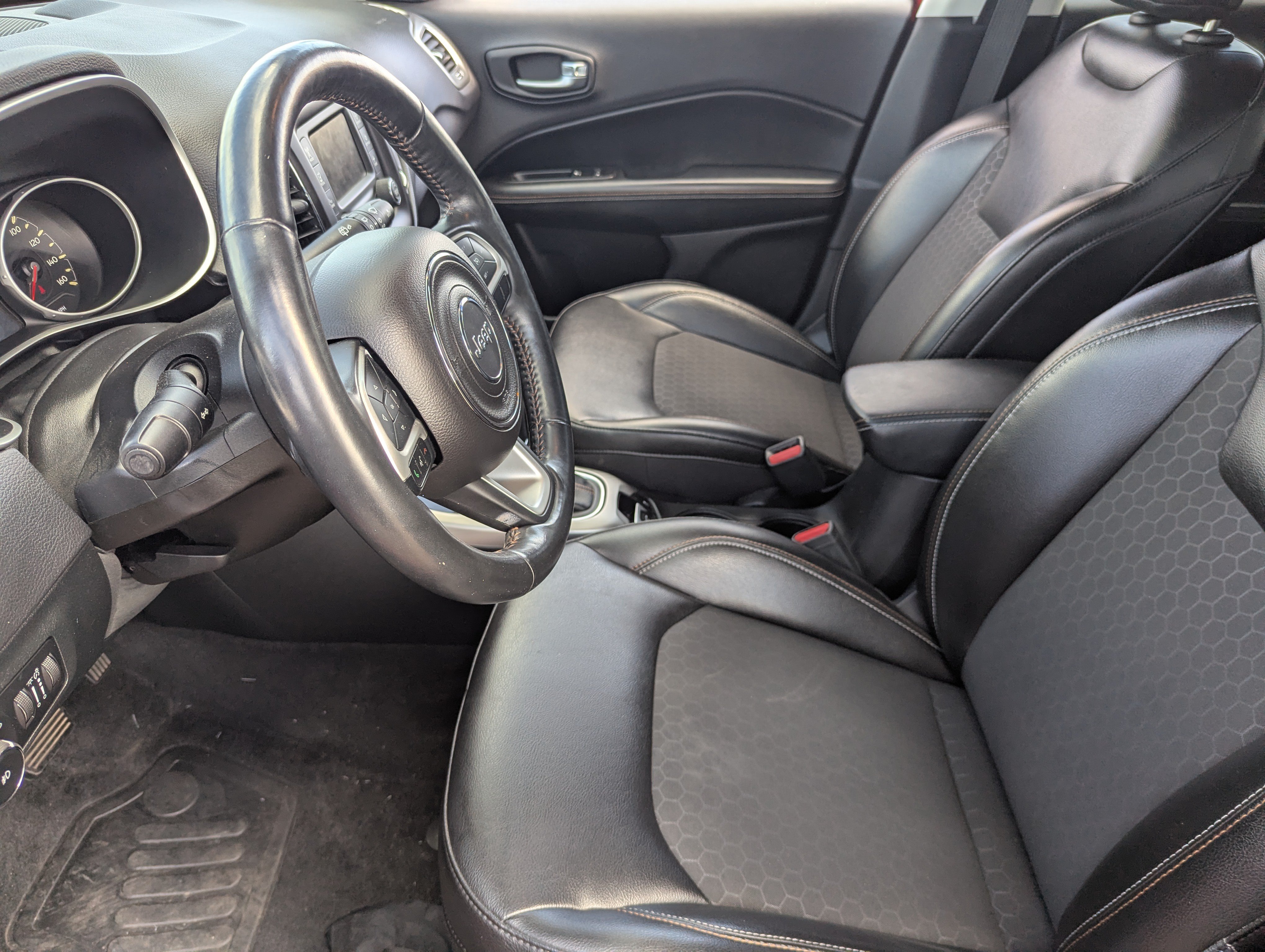 Used 2018 Jeep Compass Latitude w/ Cold Weather Group AWD/4WD image 19