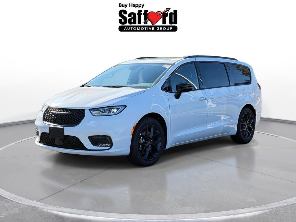 New 2026 Chrysler Pacifica Limited w/ Uconnect Theater Family Group