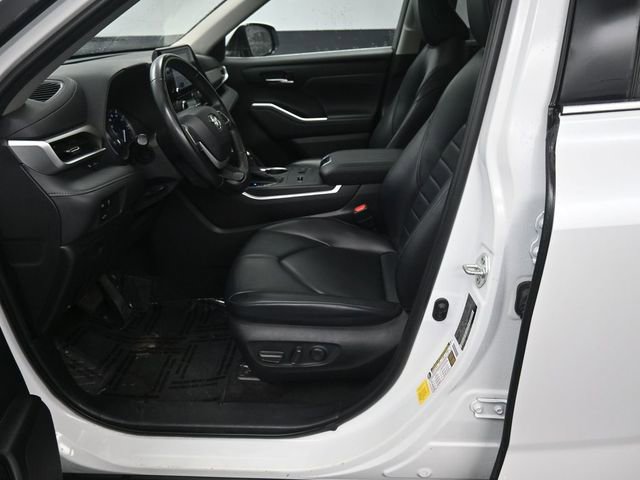 Used 2023 Toyota Highlander XLE FWD image 30