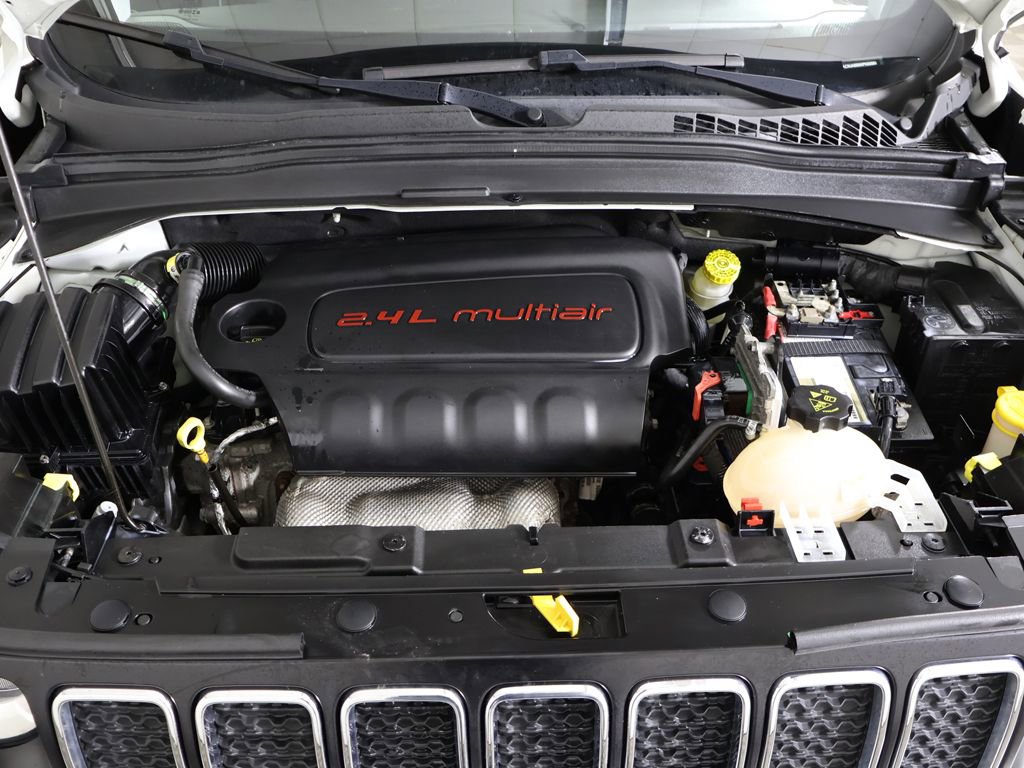 Used 2019 Jeep Renegade Latitude FWD image 17