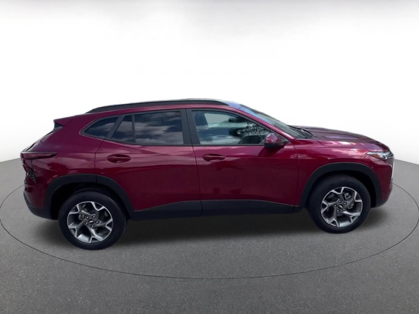 Used 2025 Chevrolet Trax LT image 16