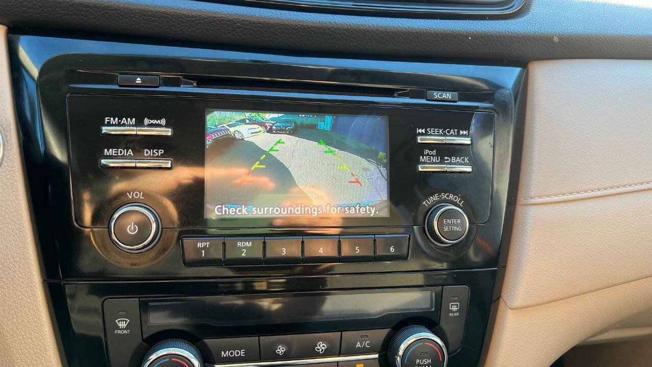 Used 2017 Nissan Rogue SV image 31