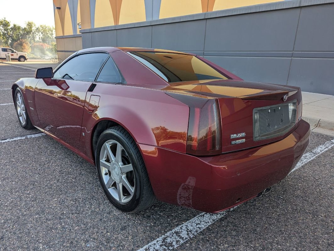 Used 2006 Cadillac XLR image 9