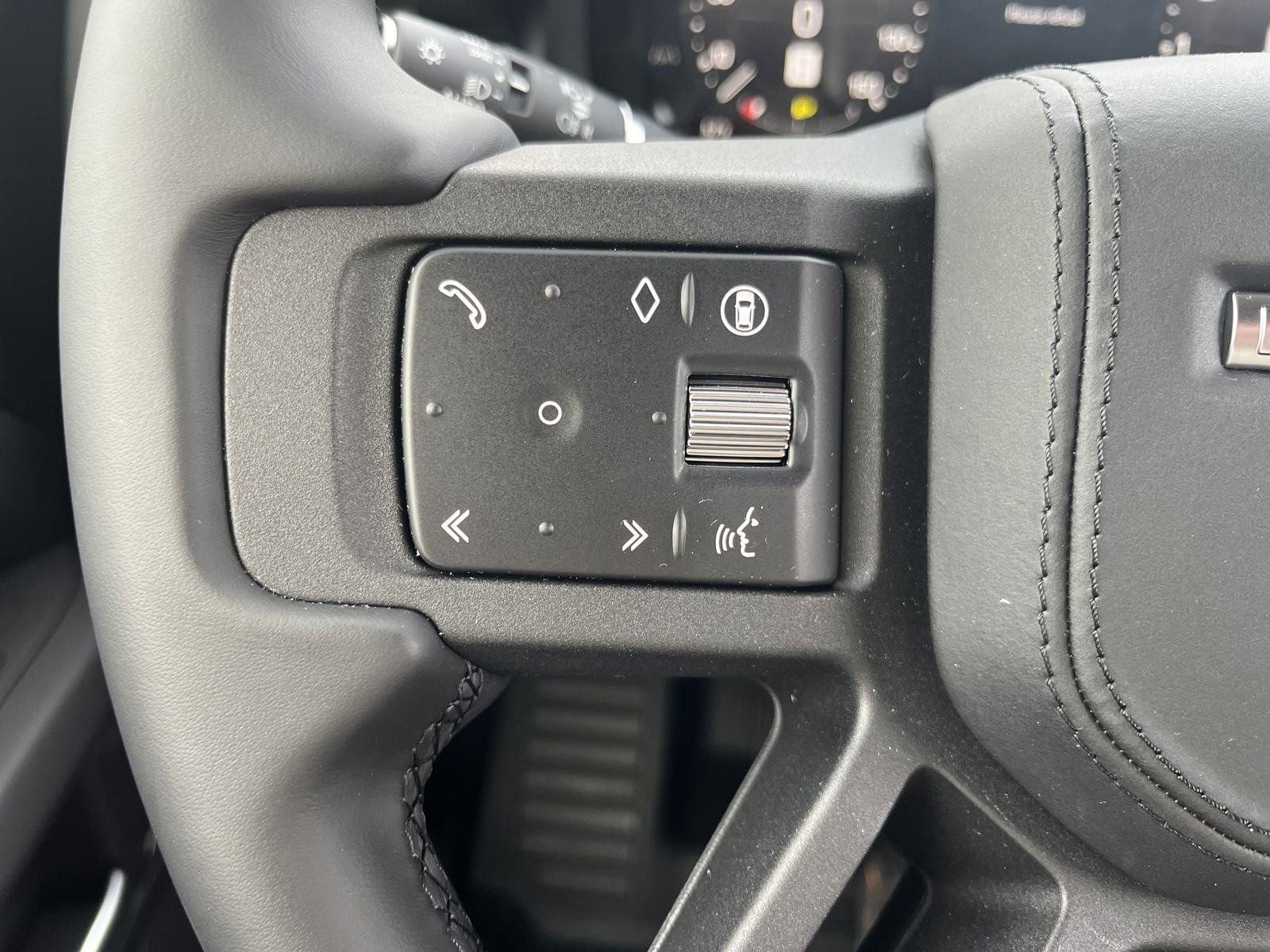 Used 2025 Land Rover Defender 130 Outbound image 15