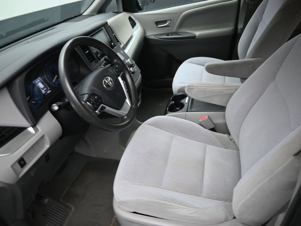 Used 2020 Toyota Sienna LE image 12