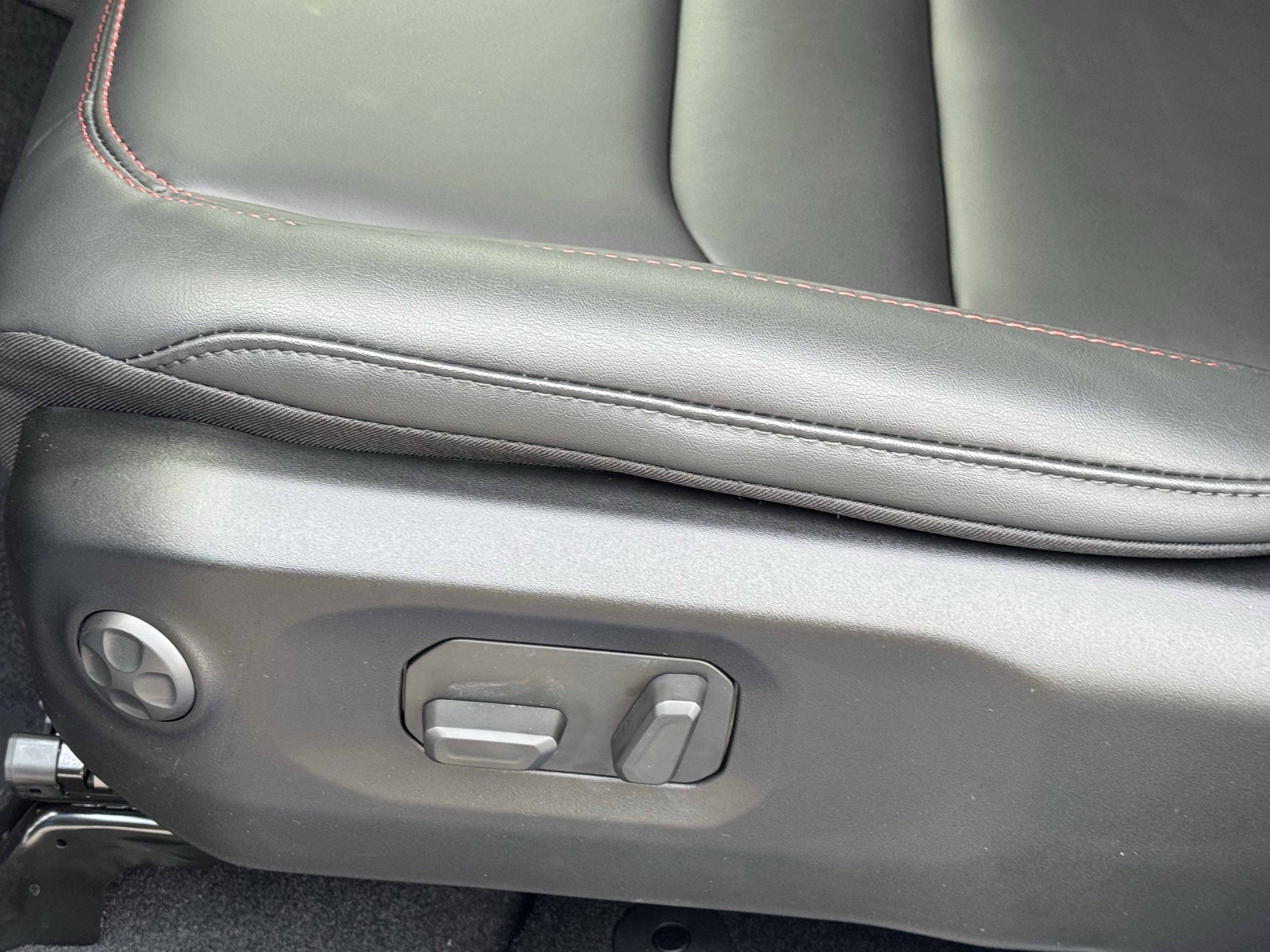 New 2026 Jeep Wrangler Unlimited Rubicon w/ Xtreme 35 Tire Package image 14