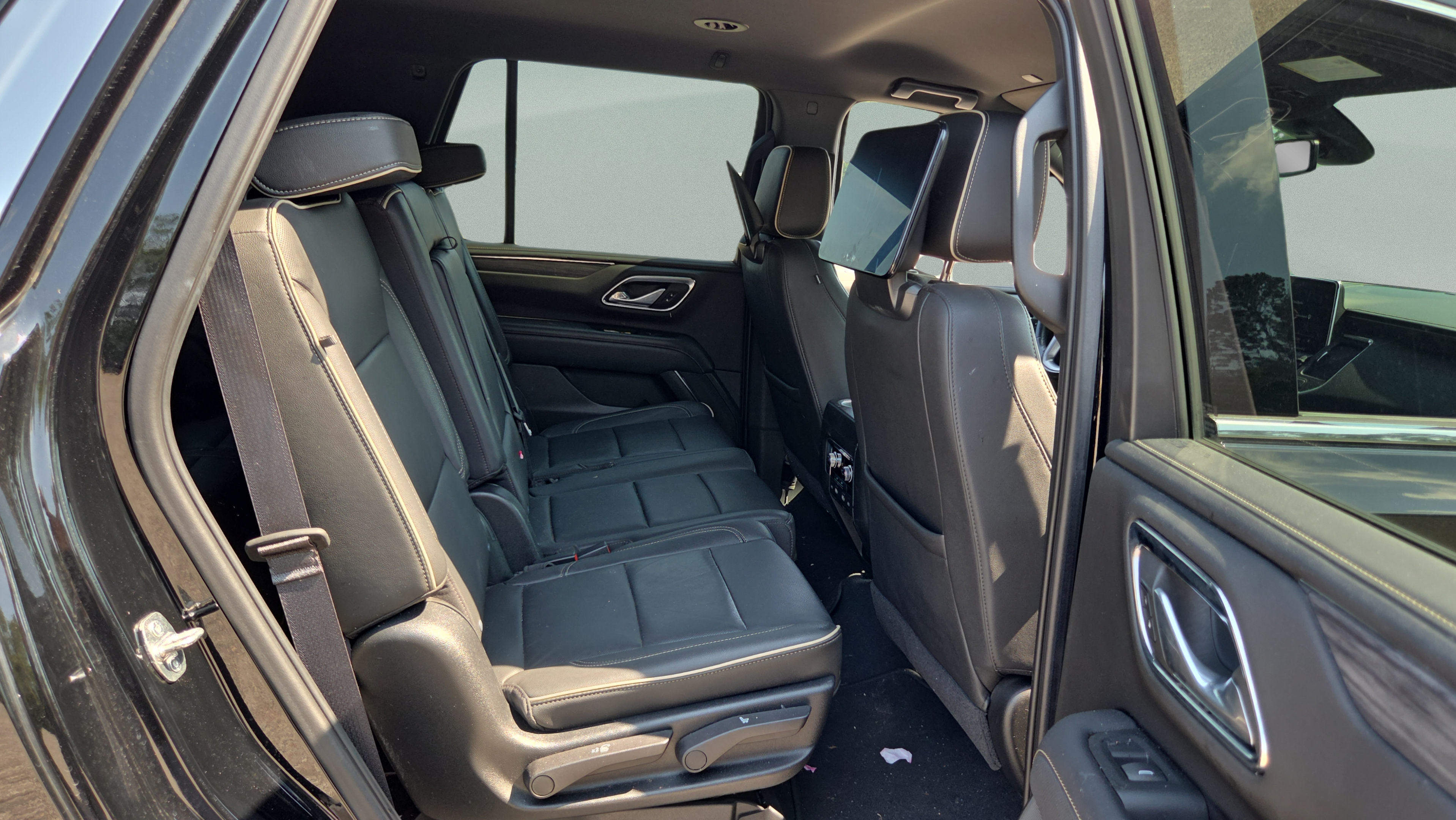 Used 2021 GMC Yukon SLT w/ Rear Media and Nav Package AWD/4WD image 15