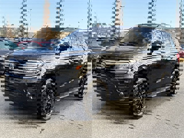 Used 2024 Ford Expedition XLT image 4