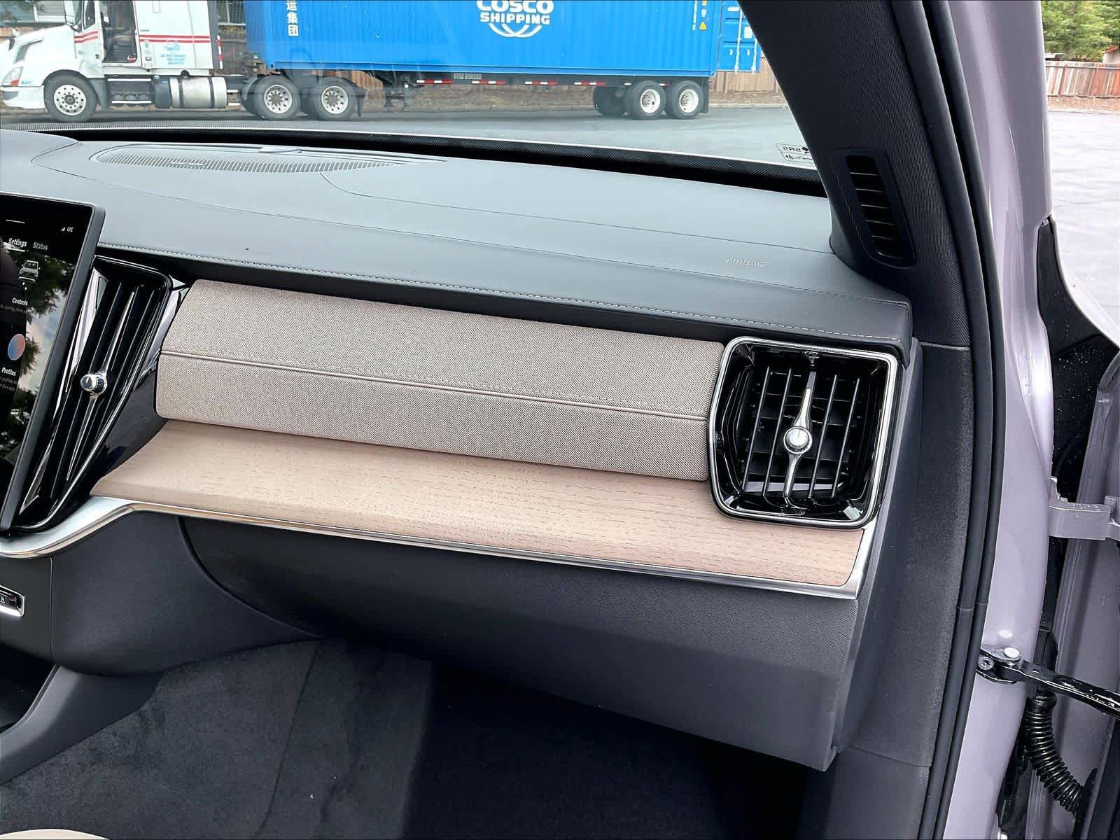 New 2026 Volvo XC90 T8 Plus w/ Protection Package AWD/4WD image 29