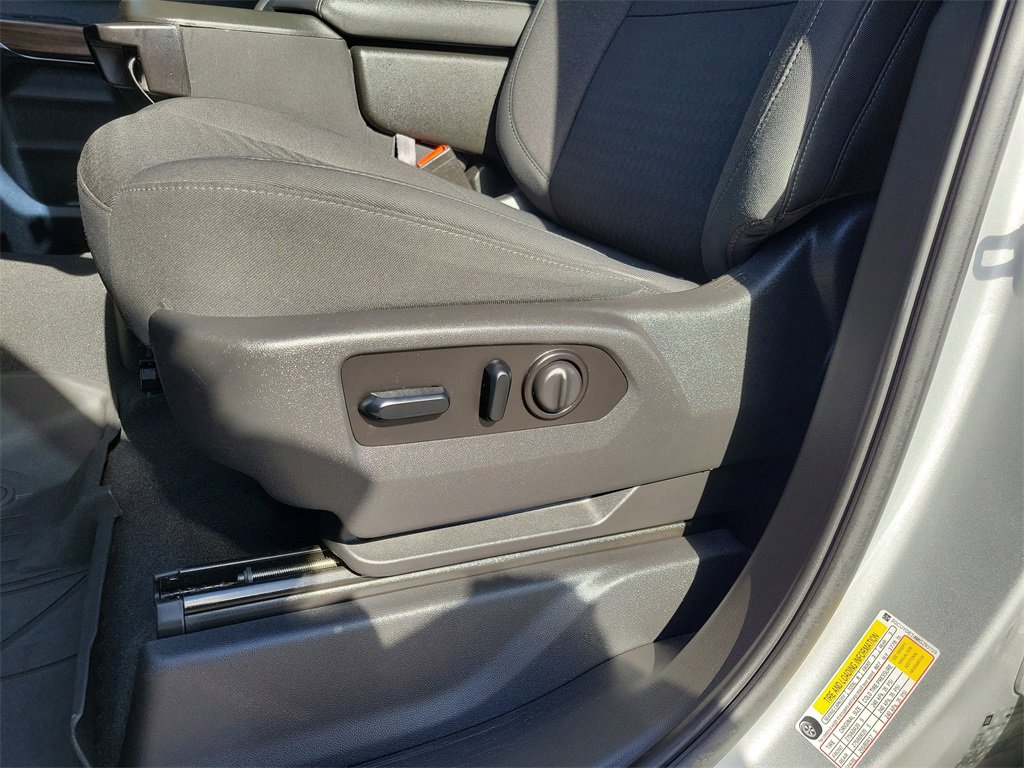 Used 2021 Chevrolet Silverado 1500 LT image 24