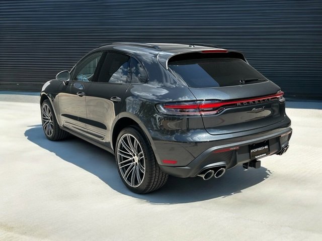 Certified 2025 Porsche Macan image 3