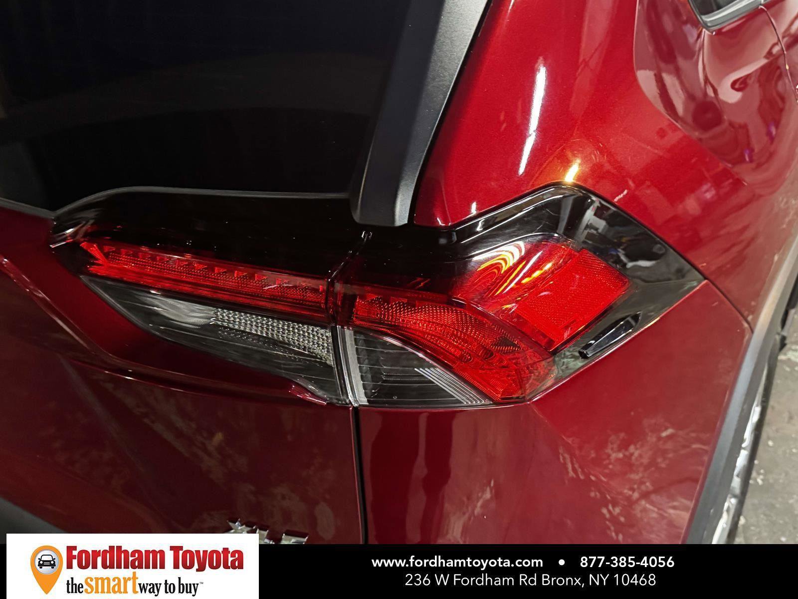 Used 2021 Toyota RAV4 XLE Premium image 10