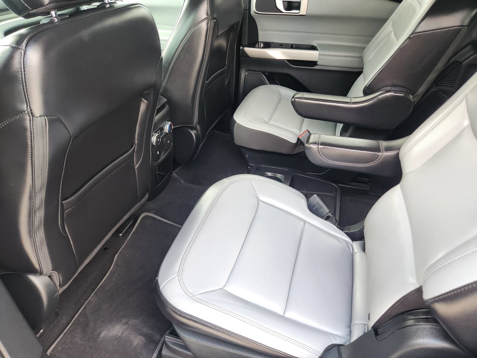 Used 2021 Ford Explorer XLT w/ Equipment Group 202A RWD image 33