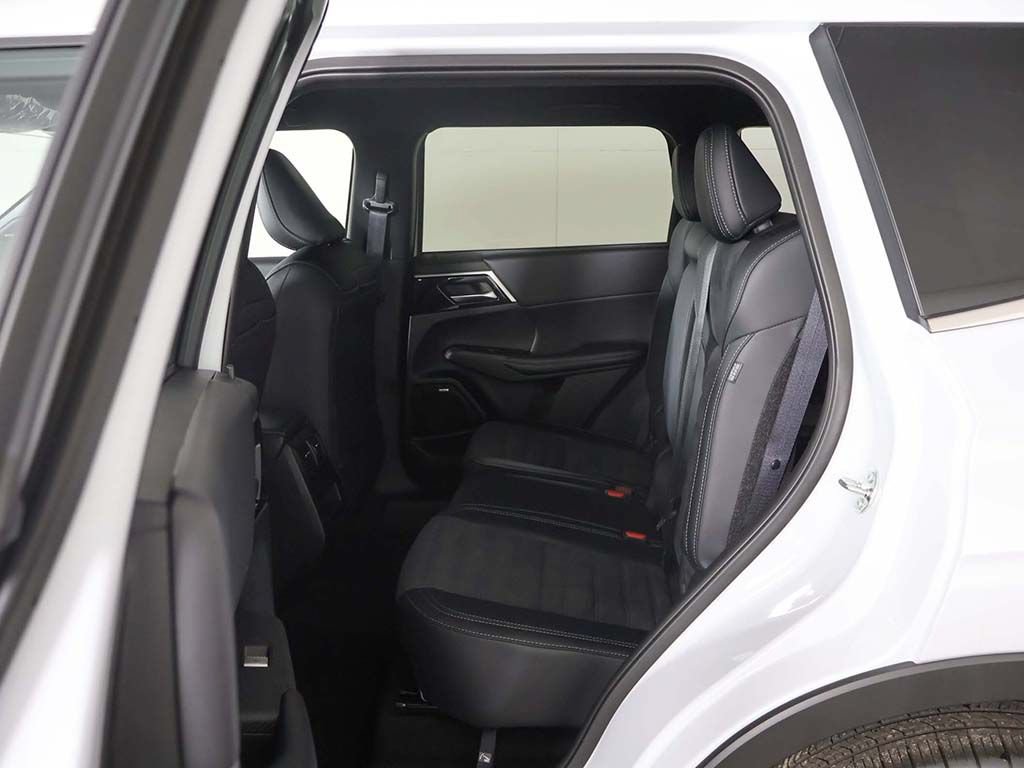 New 2026 Mitsubishi Outlander LE FWD image 30