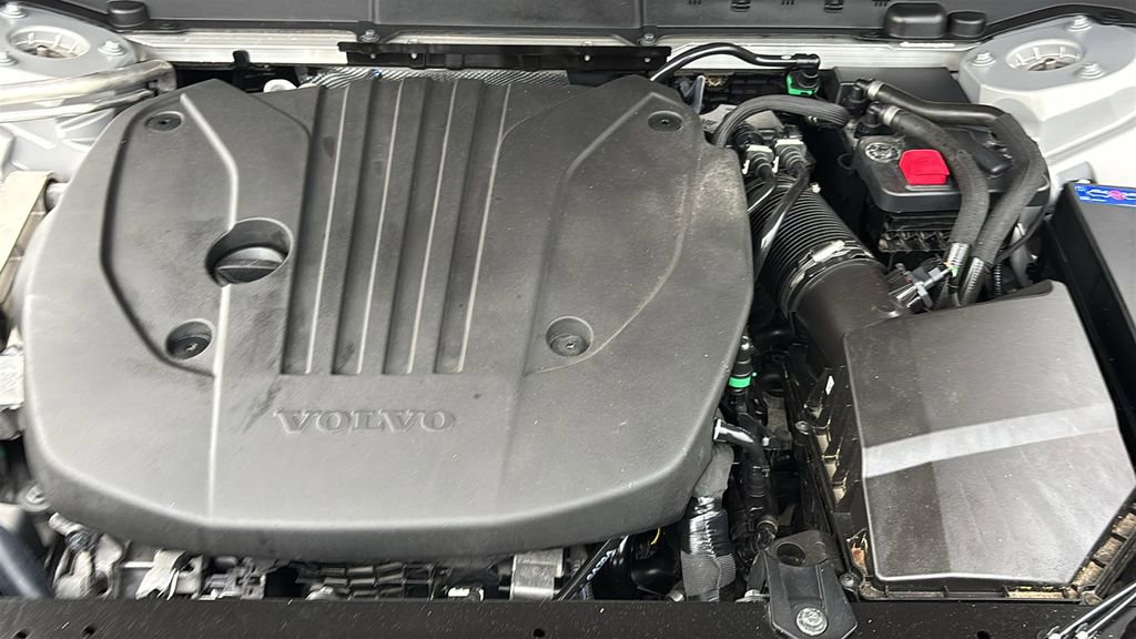 Certified 2025 Volvo XC60 B5 Plus AWD/4WD image 32