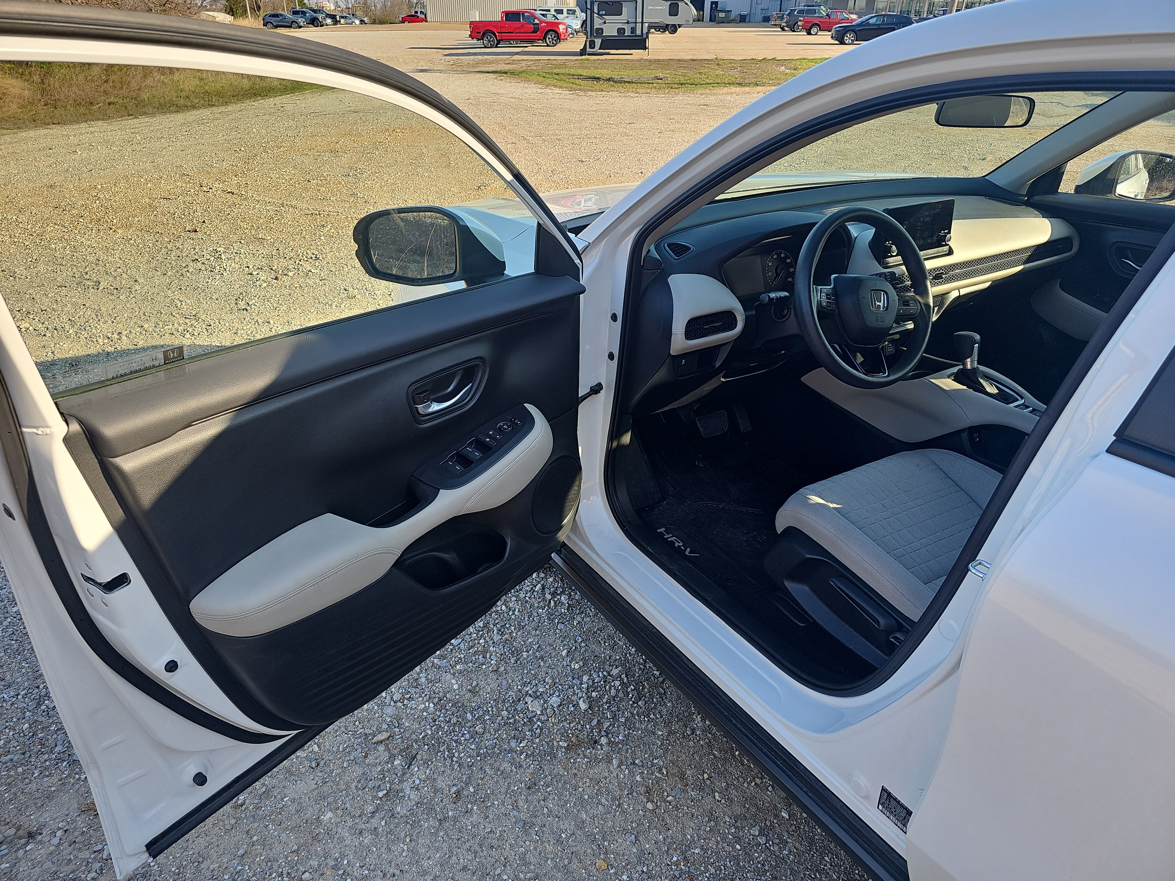 Used 2025 Honda HR-V LX image 17