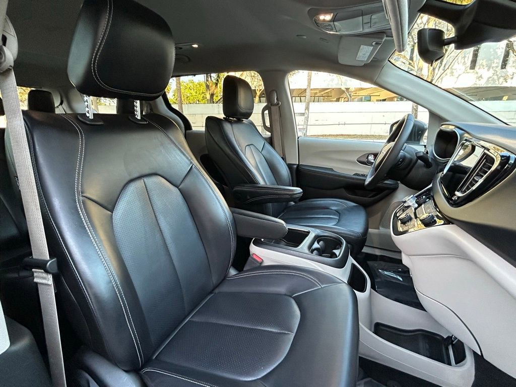 Certified 2023 Chrysler Pacifica Touring-L FWD image 32