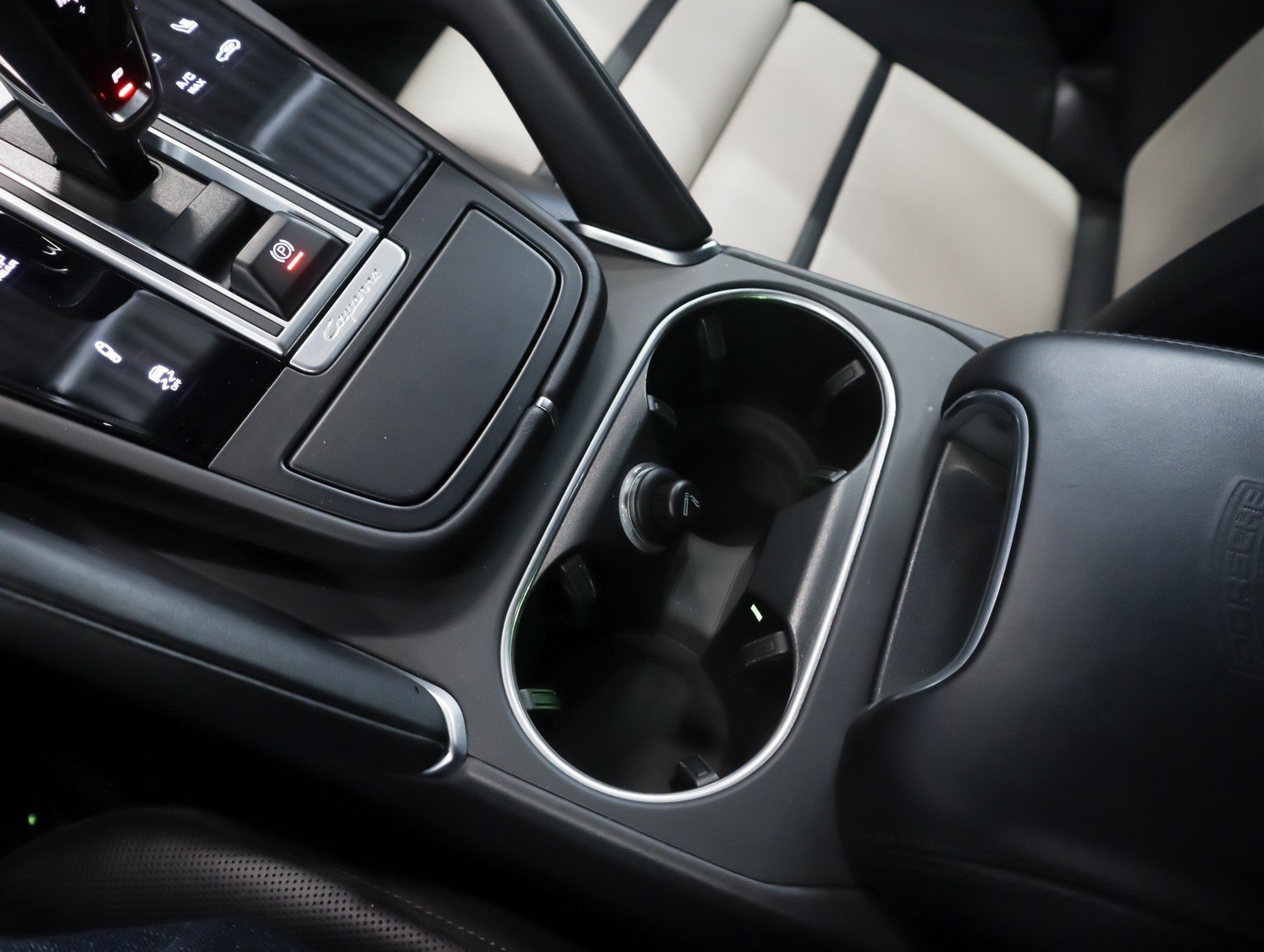 Used 2023 Porsche Cayenne Turbo AWD/4WD image 16