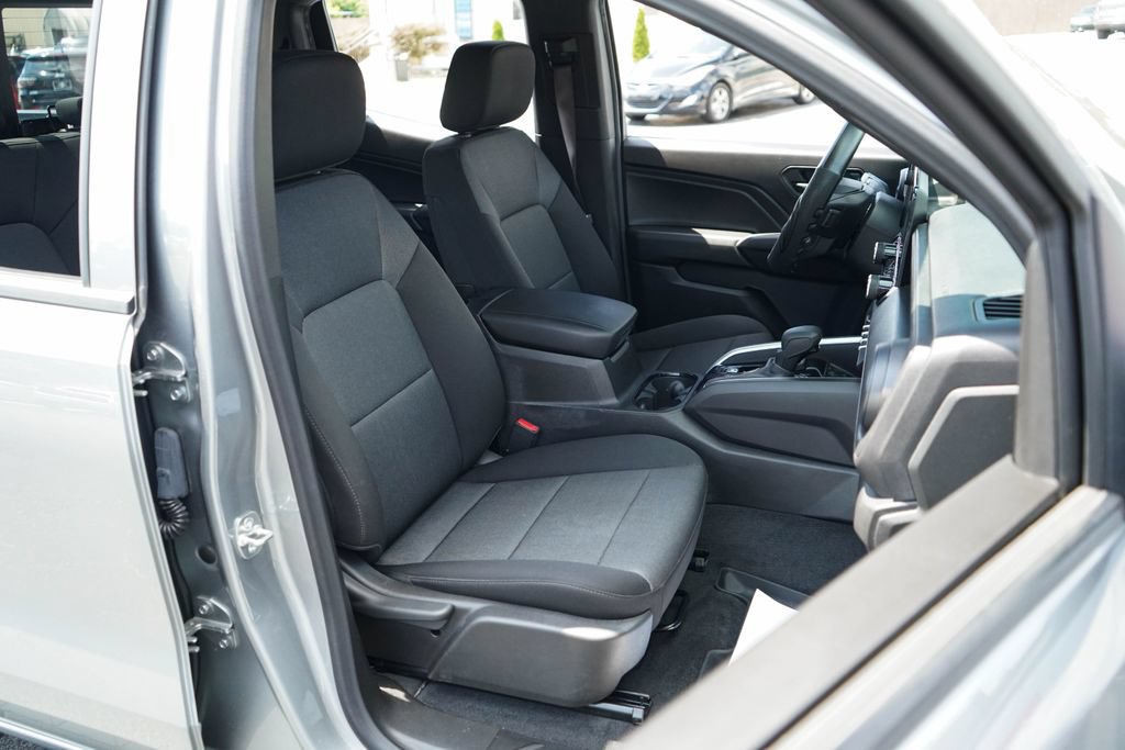 Used 2025 Chevrolet Colorado W/T RWD image 12
