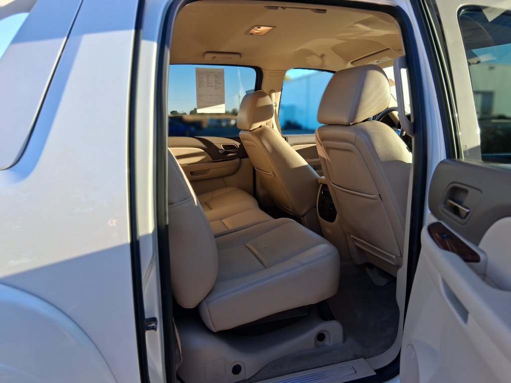 Used 2012 Chevrolet Avalanche LTZ AWD/4WD image 16