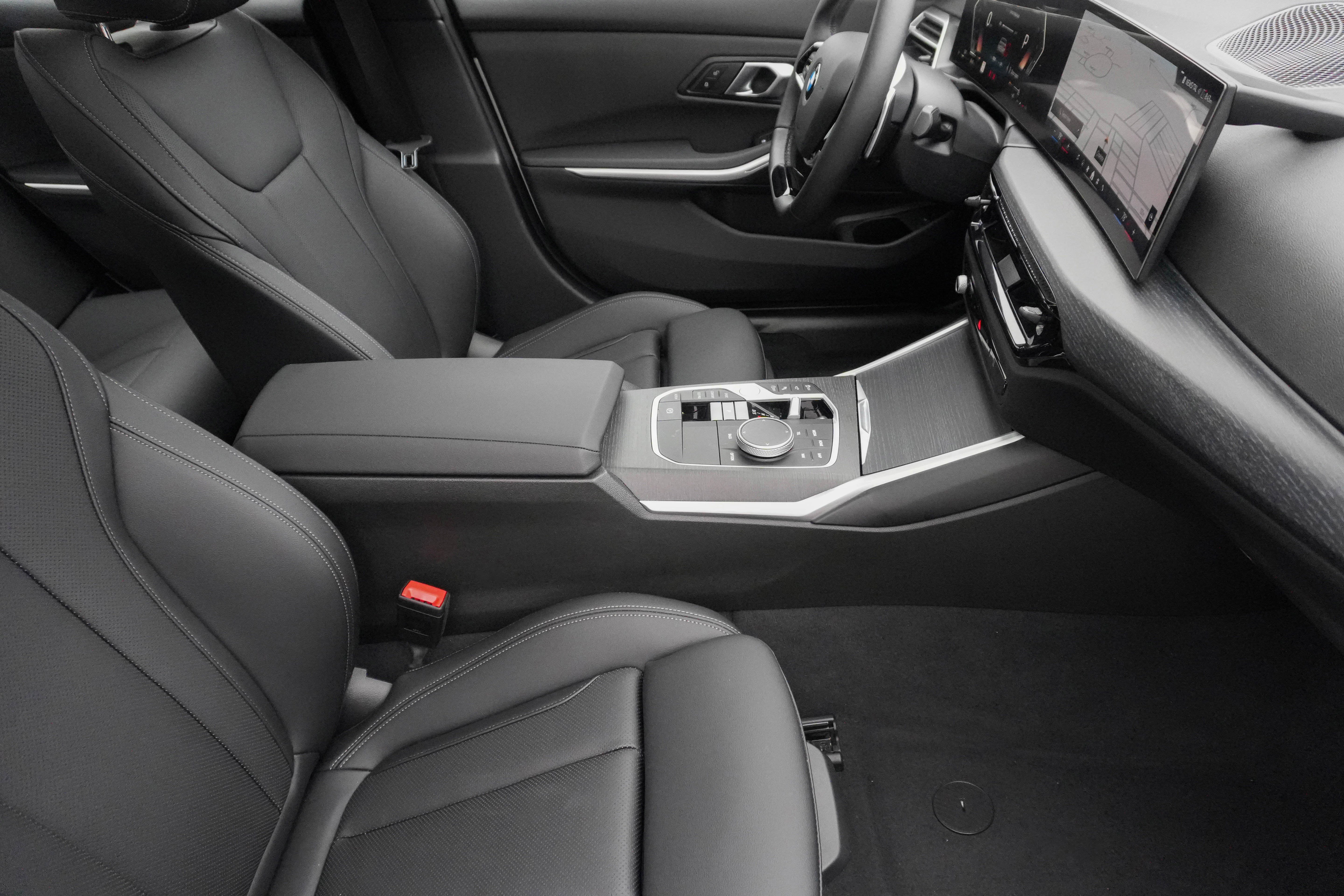 Certified 2025 BMW 330i Sedan image 13