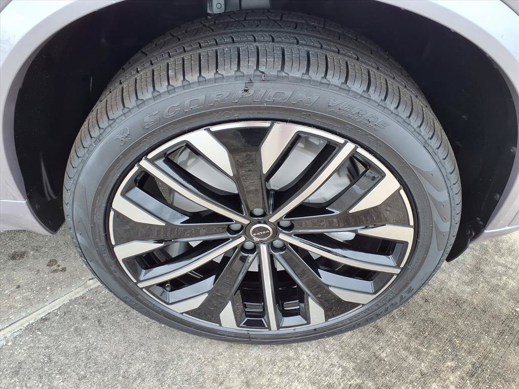 New 2026 Volvo XC90 B6 Plus w/ Protection Package Premier AWD/4WD image 9