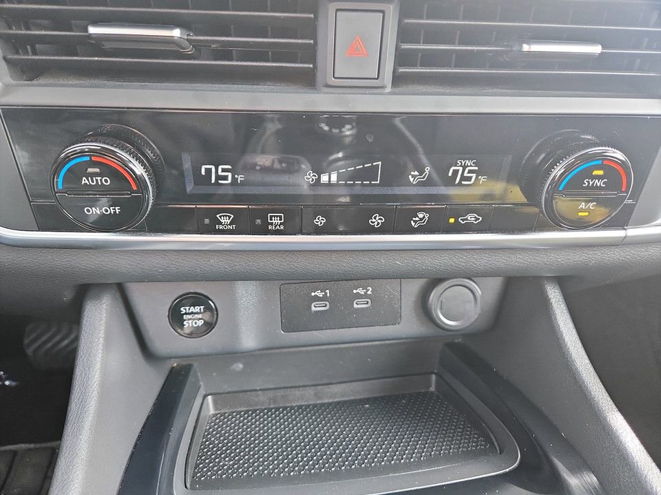 Used 2024 Nissan Rogue SV image 27