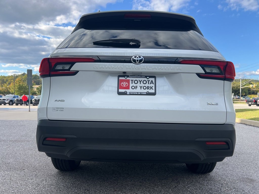 New 2026 Toyota Grand Highlander AWD image 4