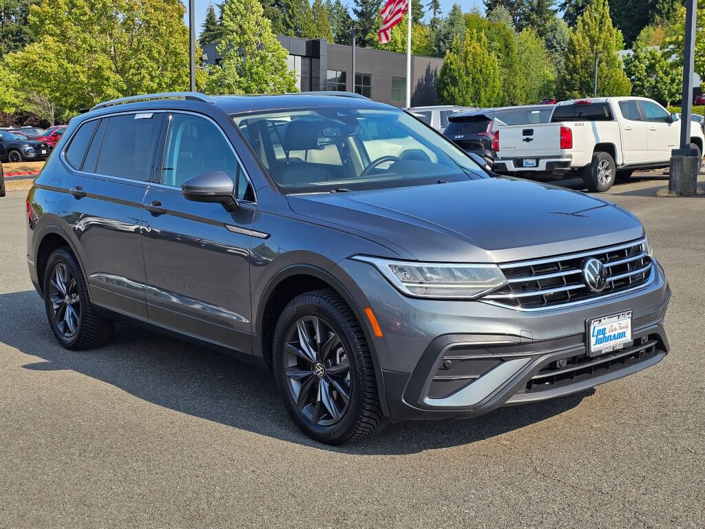 Used 2022 Volkswagen Tiguan SE AWD/4WD image 3