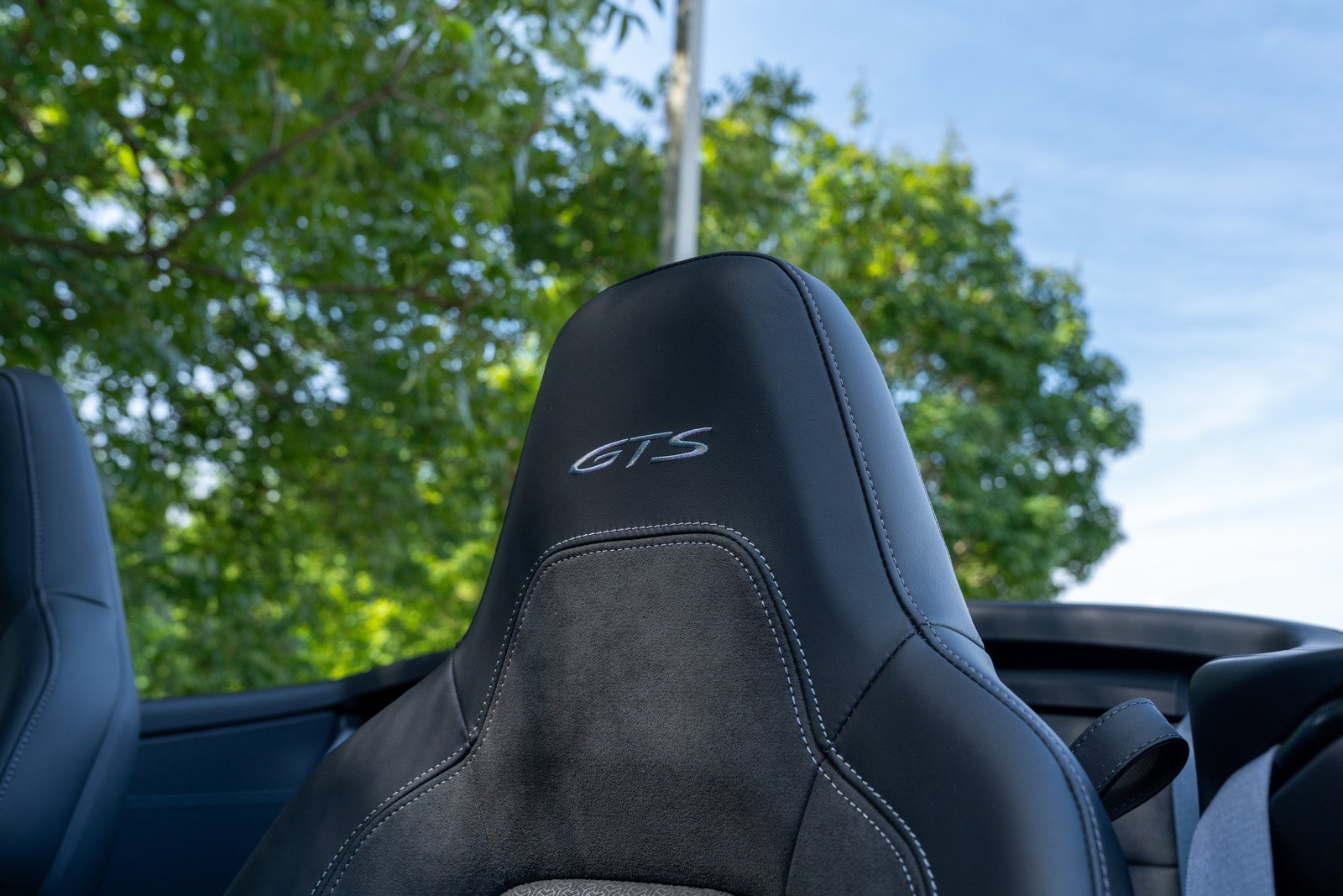 Certified 2025 Porsche 911 Carrera 4 GTS AWD/4WD image 31