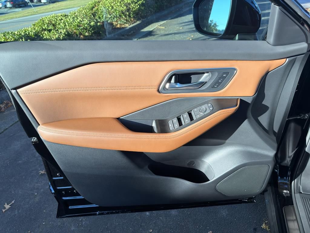 New 2026 Nissan Rogue Platinum image 17