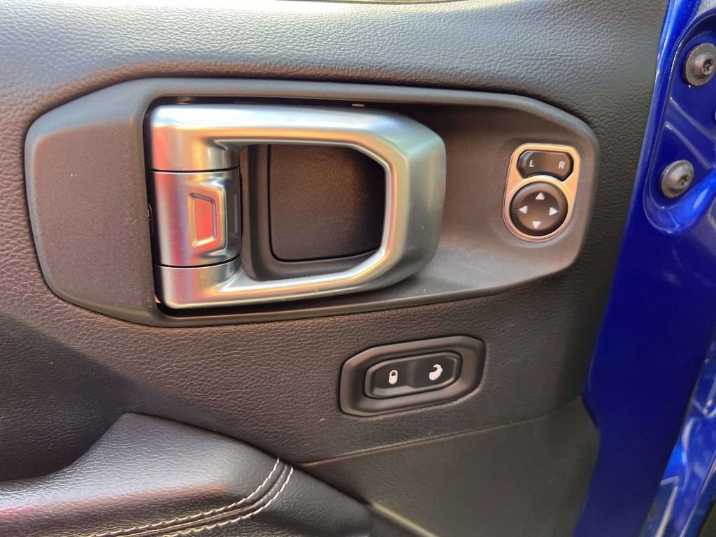 Certified 2018 Jeep Wrangler Unlimited Sahara image 27