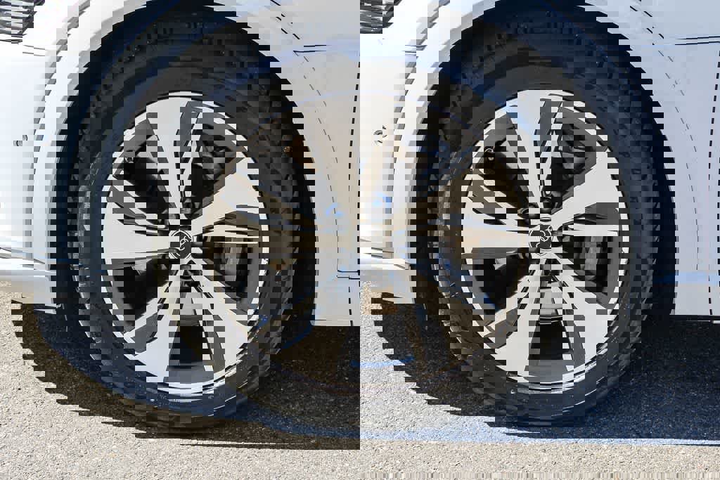 Used 2024 Audi Q8 e-tron Premium Plus w/ Premium Plus Package image 9