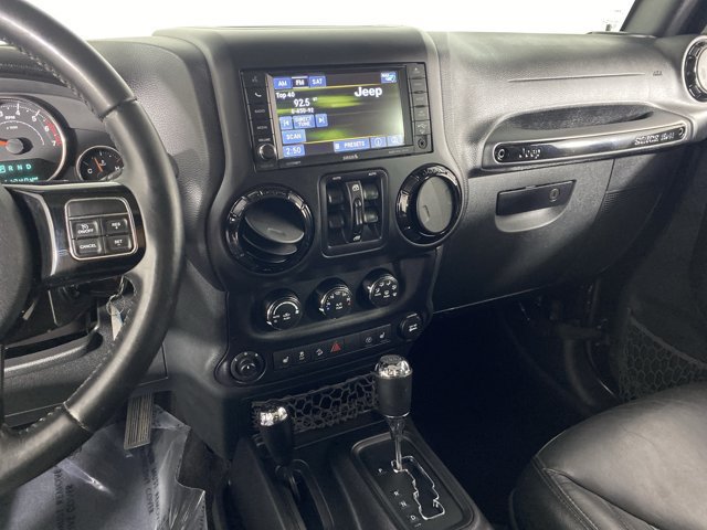 Used 2015 Jeep Wrangler Unlimited Sahara w/ Dual Top Group AWD/4WD image 25