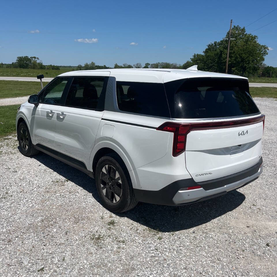 Used 2026 Kia Carnival LXS FWD image 3