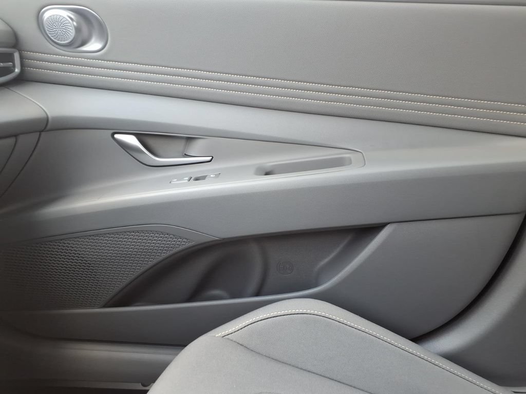 New 2026 Hyundai Elantra Sport FWD image 23