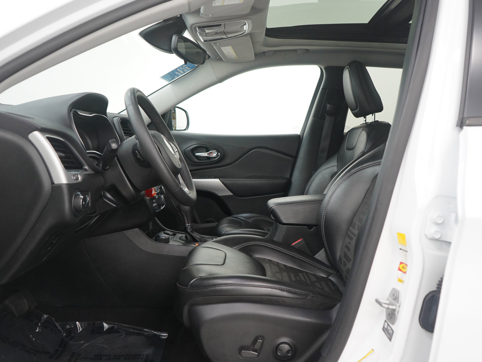 Used 2022 Jeep Cherokee Latitude w/ Sun & Sound Group image 22