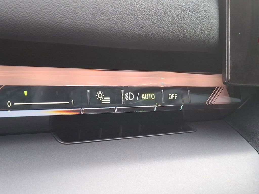 Used 2025 BMW i5 xDrive40 w/ Executive Package image 22