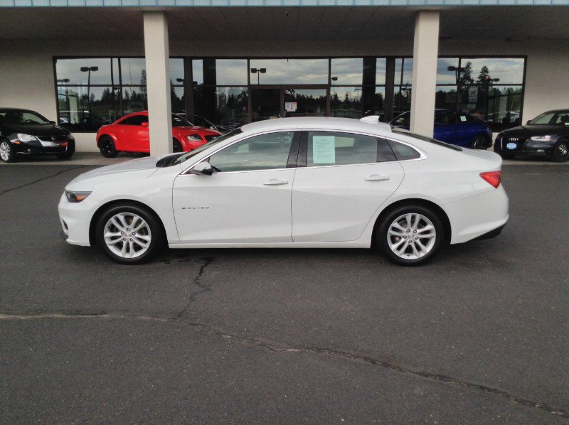 Used 2017 Chevrolet Malibu LT image 2