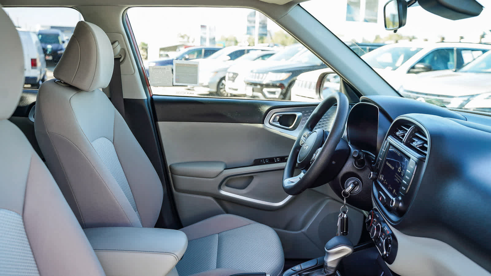 Used 2023 Kia Soul LX image 13