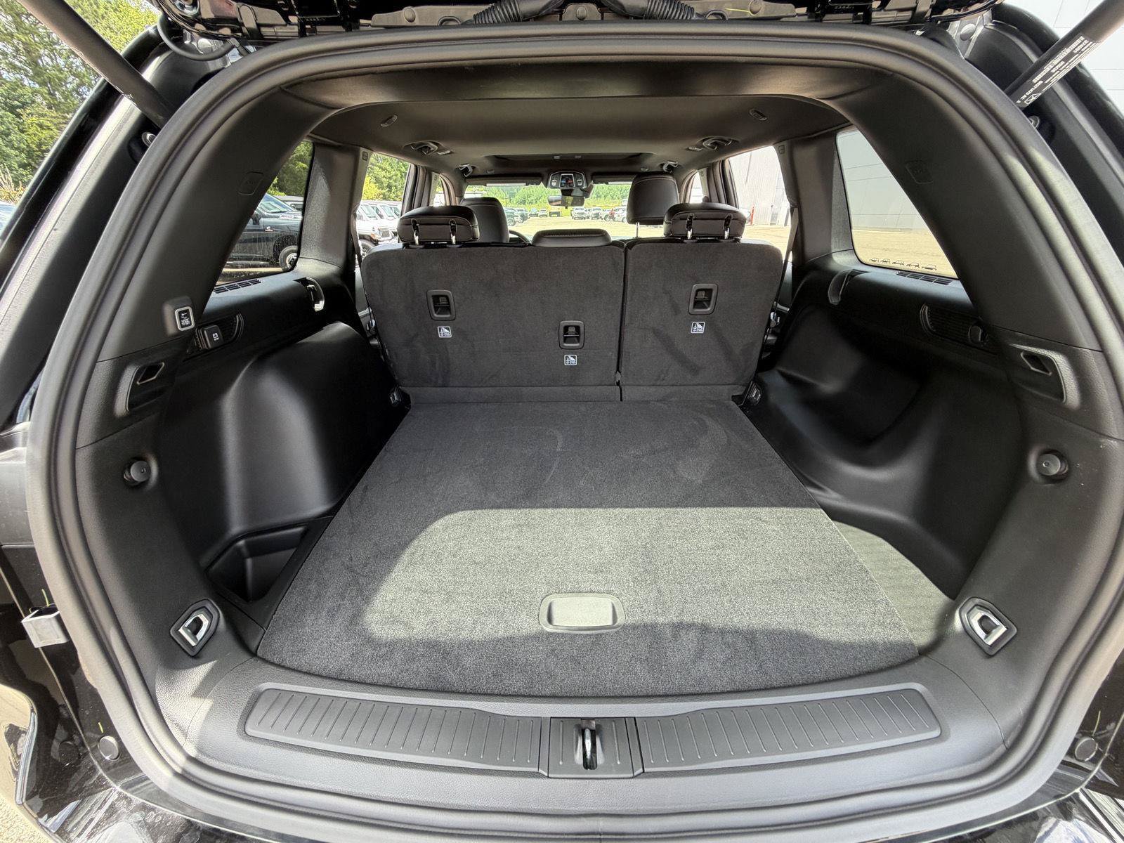 New 2026 Jeep Grand Cherokee Altitude RWD image 20