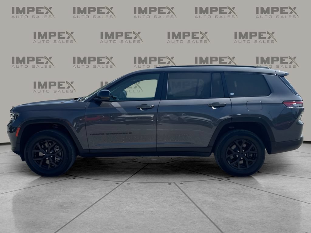 Used 2025 Jeep Grand Cherokee L Laredo AWD/4WD image 2
